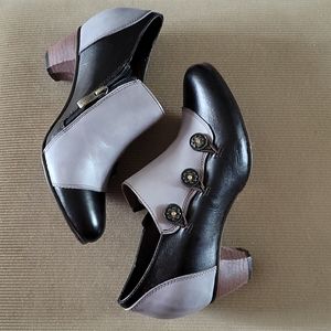 Blk & Gray L'Artiste shoes  3/4 in stacked heel